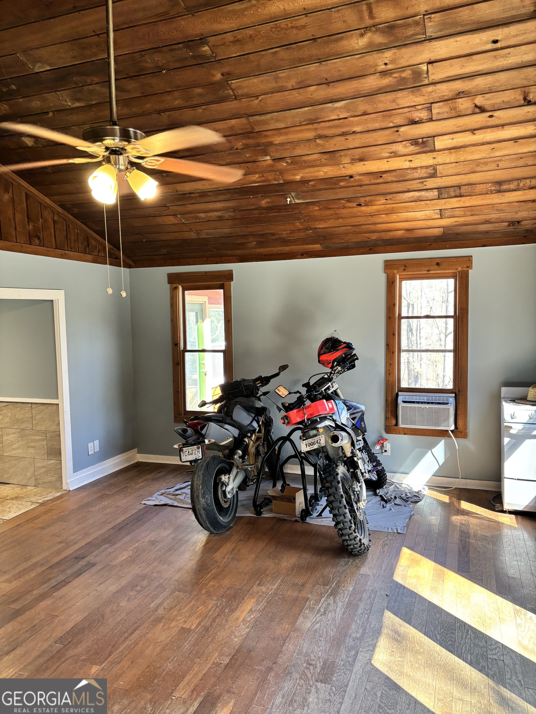 53 Crest View DR