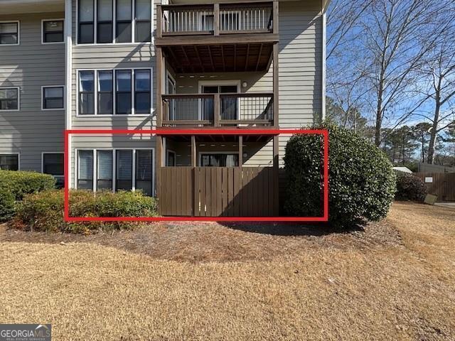 Located in the highly sought-after Walton High School District and just minutes from shopping, dining, and easy access to I-285 and GA-400, this end unit offers exceptional convenience, privacy and is move-in ready. The spacious, open floor plan features luxury vinyl and tile flooring throughout - no carpet! The brand-new kitchen boasts granite countertops and sleek tile floors. The master bedroom includes a new bathroom vanity and a glass sliding door leading to a private, enclosed patio which opens to a beautifully landscaped, grassy backyard with a pergola. Both the primary and secondary bedrooms feature walk-in closets. Enjoy your morning coffee in the sunroom with direct access to the private patio. HOA covers water, sewer, trash pick-up, exterior maintenance, pest control, and termite protection. Swim/tennis community. Refrigerator, washer and dryer stay. No rental restriction. Hurry before it's gone!