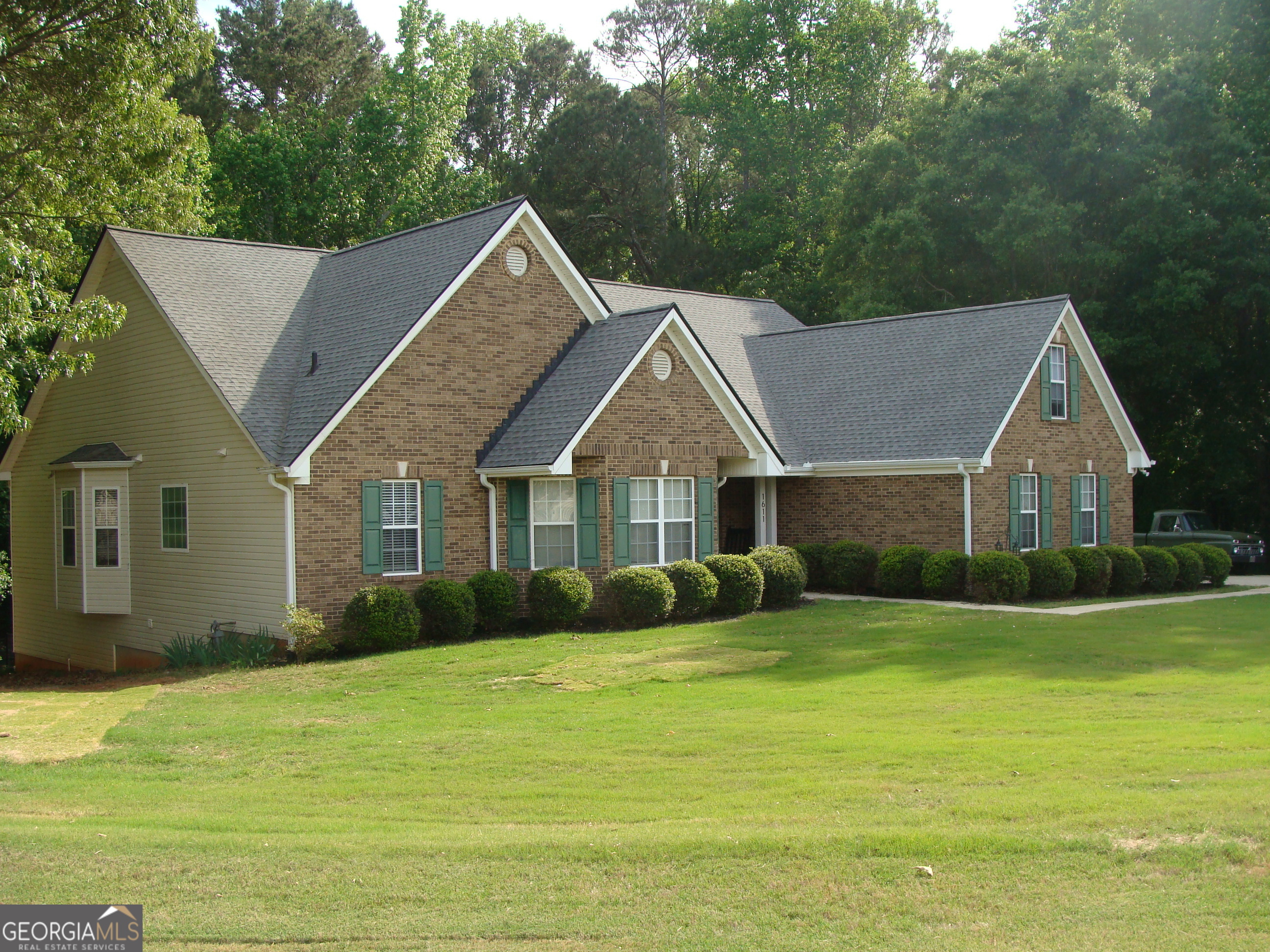 1611 Lake View CT