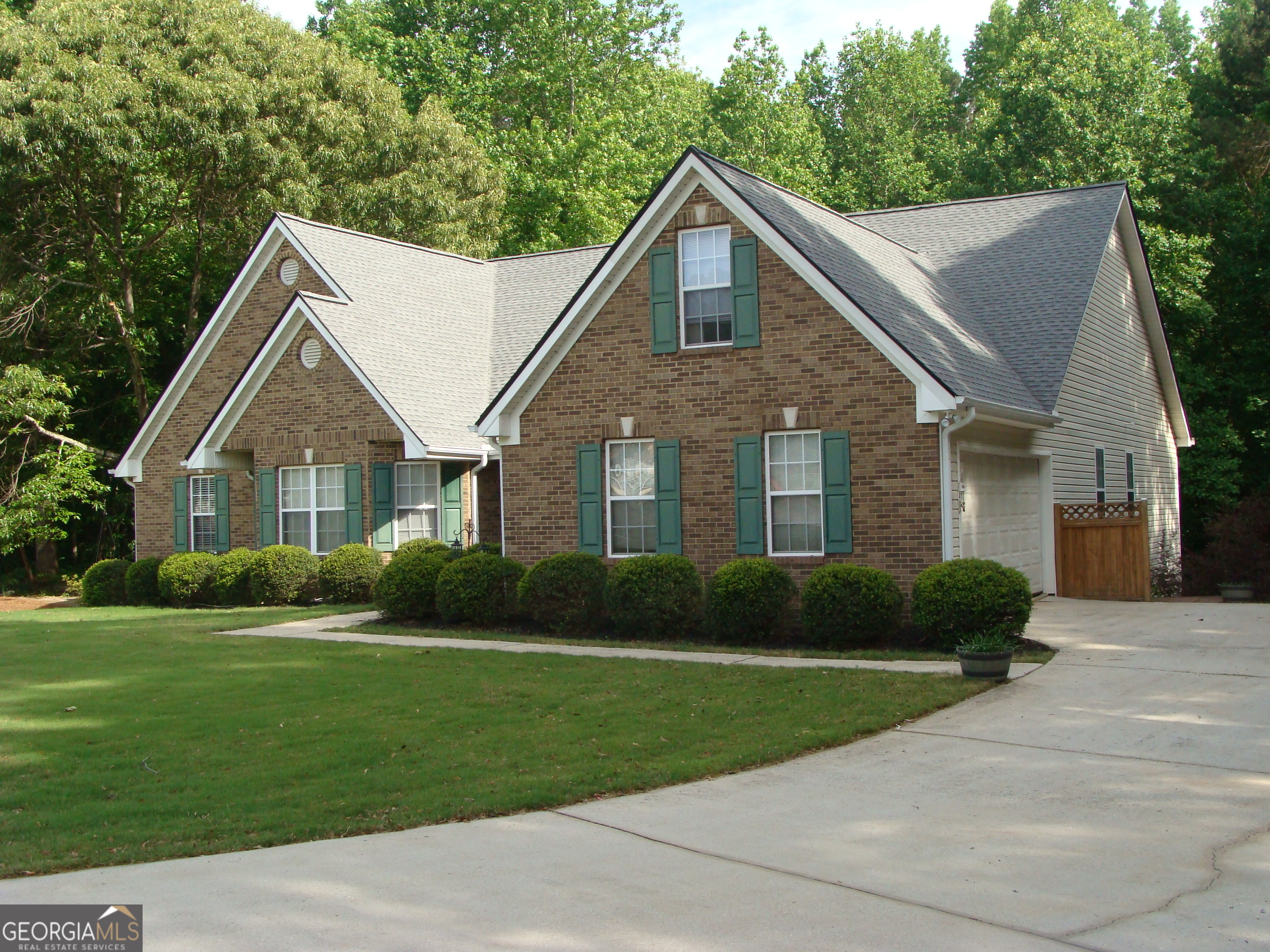 1611 Lake View CT