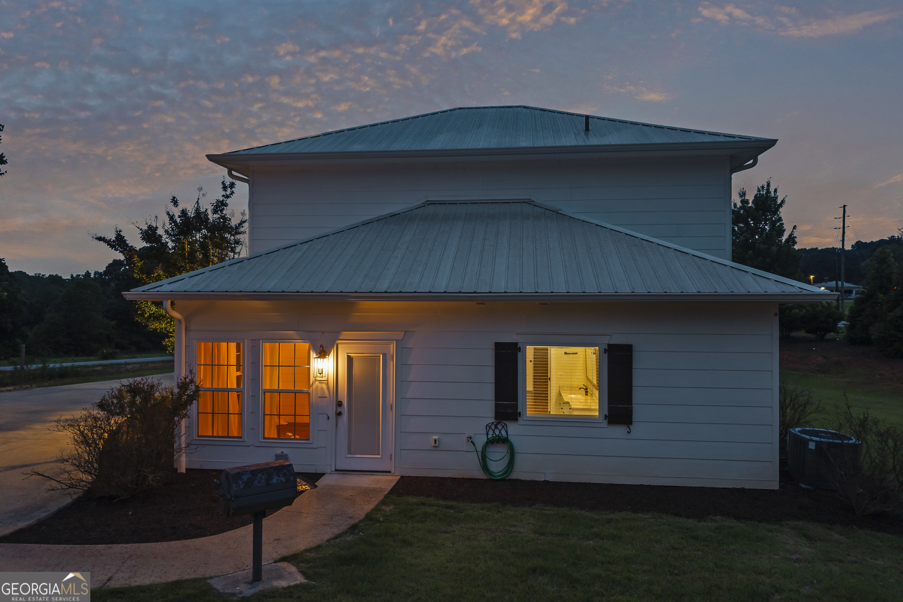 1546 Scott RD