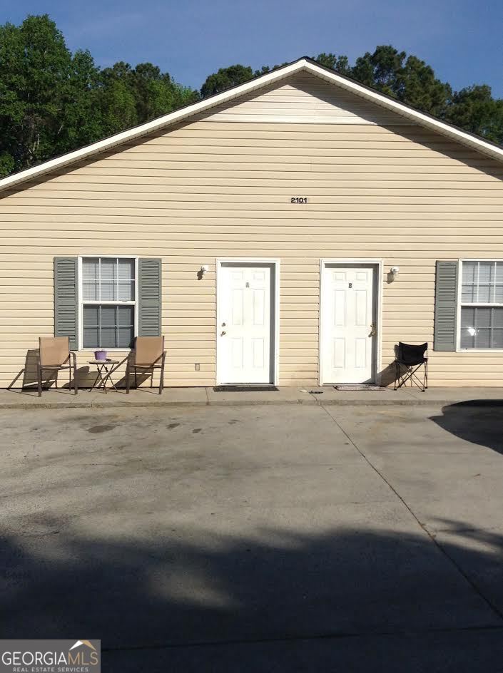 North Rome: 1 bedroom, 1 bath total electric apartment includes stove, refrigerator, washer hook-up only, central heat & air, includes water, no pets