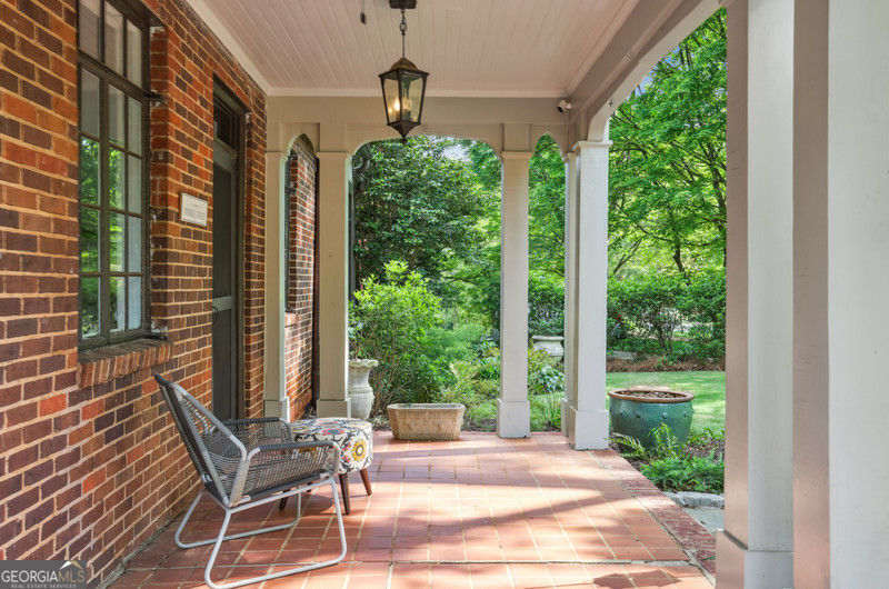 26 Clarendon AVE