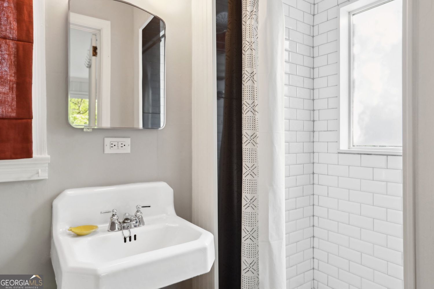 Avondale Estates, Georgia 30002, United States, 5 Bedrooms Bedrooms, ,5 BathroomsBathrooms,Residential,Pending,119574