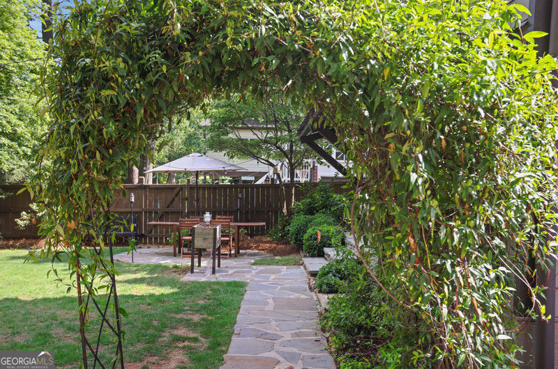 Avondale Estates, Georgia 30002, United States, 5 Bedrooms Bedrooms, ,5 BathroomsBathrooms,Residential,Pending,119574