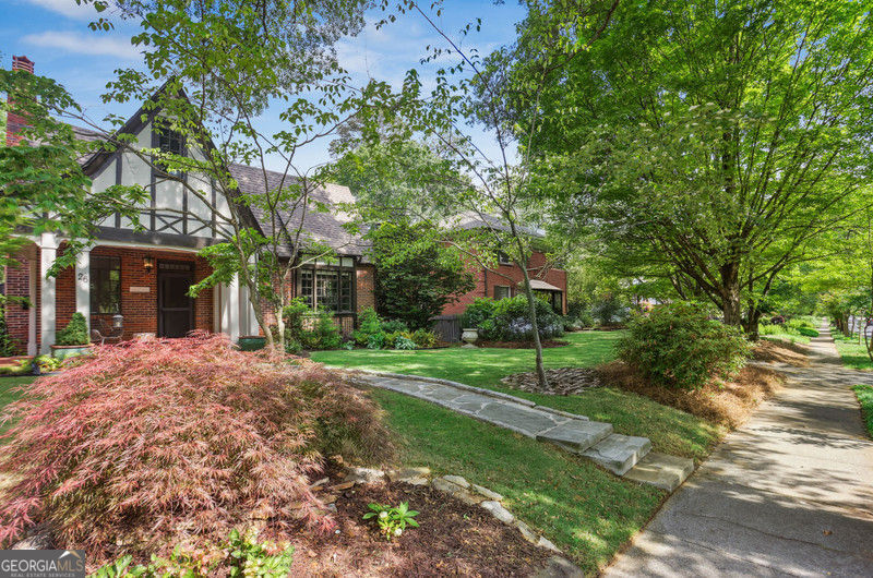 Avondale Estates, Georgia 30002, United States, 5 Bedrooms Bedrooms, ,5 BathroomsBathrooms,Residential,Pending,119574