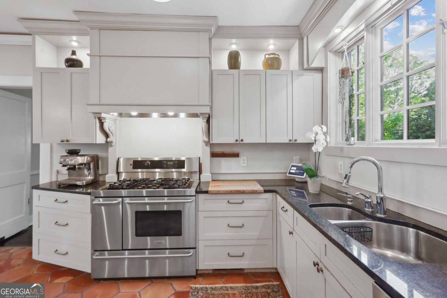 Avondale Estates, Georgia 30002, United States, 5 Bedrooms Bedrooms, ,5 BathroomsBathrooms,Residential,Pending,119574