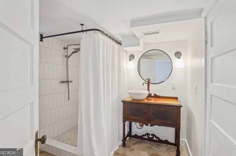 Avondale Estates, Georgia 30002, United States, 5 Bedrooms Bedrooms, ,5 BathroomsBathrooms,Residential,Pending,119574