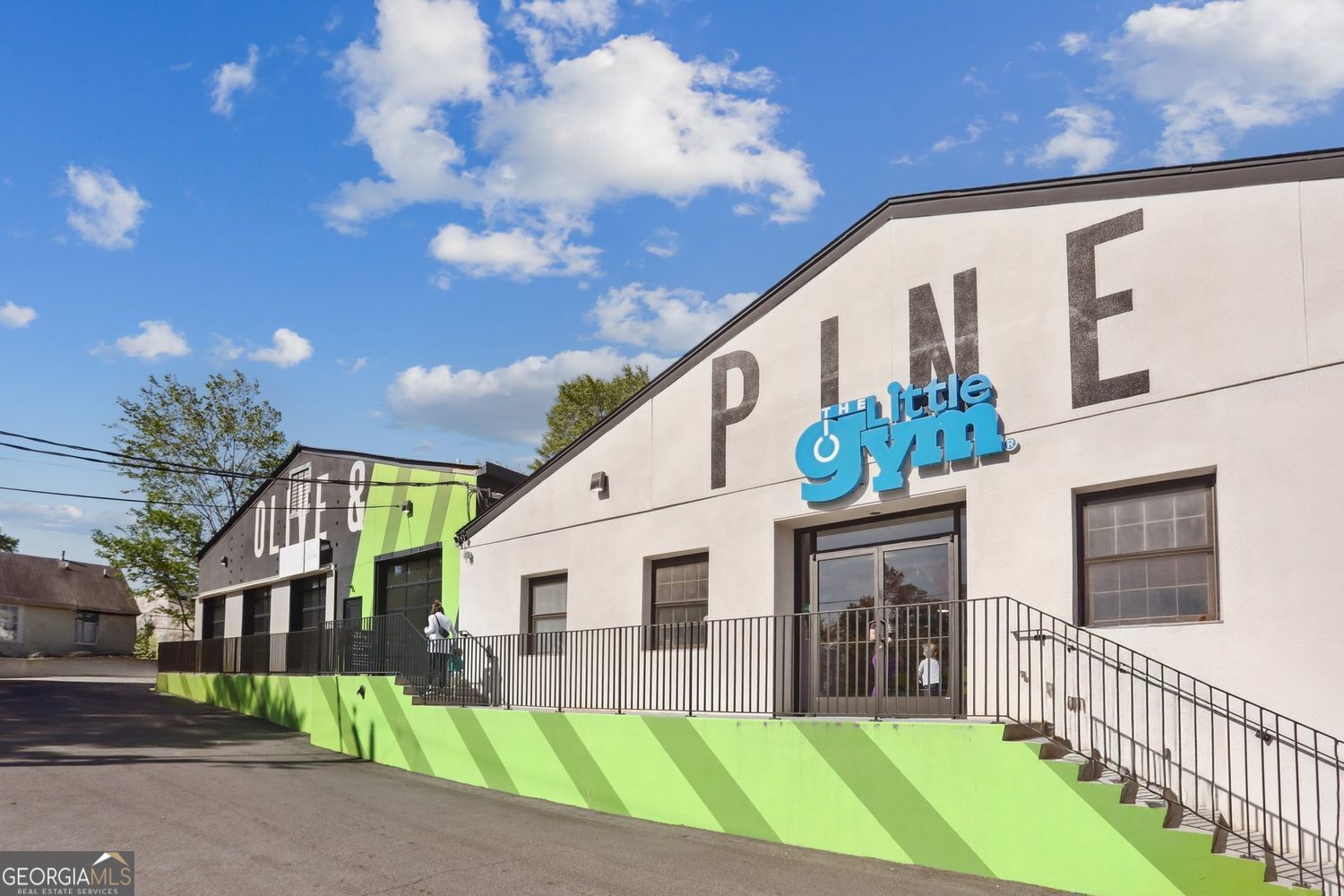 Avondale Estates, Georgia 30002, United States, 5 Bedrooms Bedrooms, ,5 BathroomsBathrooms,Residential,Pending,119574