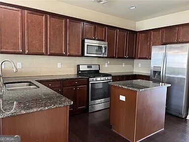 Abbotts Square - Residential Lease