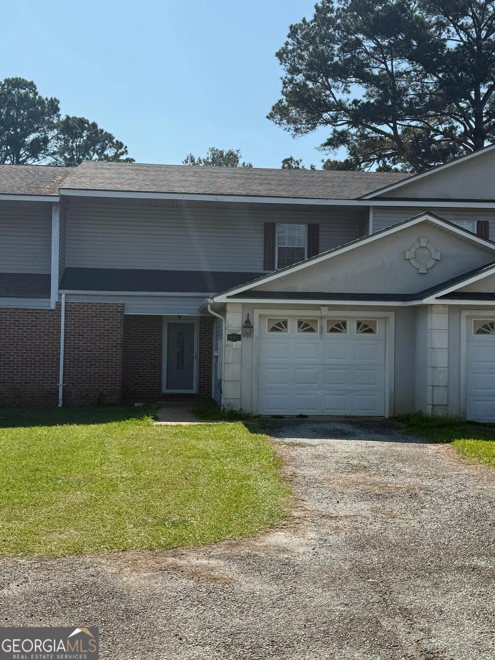 109 Courtyard Drive