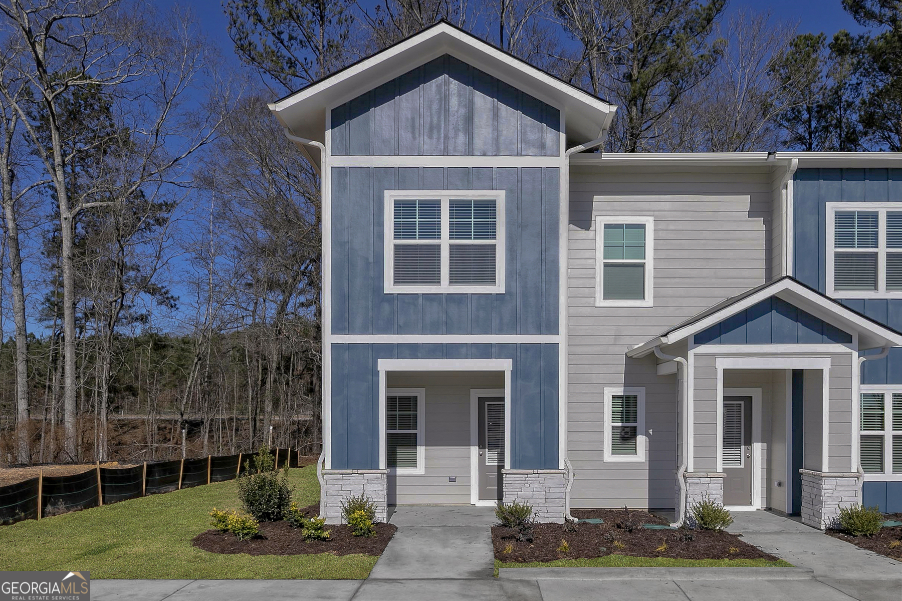 The Bradford features a family-friendly layout with three bedrooms, two-and-a-half bathrooms and an open entertaining area. This space means that you can host guests and allow them to relax and enjoy time together. The Bradford includes a chef-ready kitchen that has stainless steel appliances and a beautiful island, all ready for your guests. The spacious master suite has a walk-in closet big enough for all your accessories!