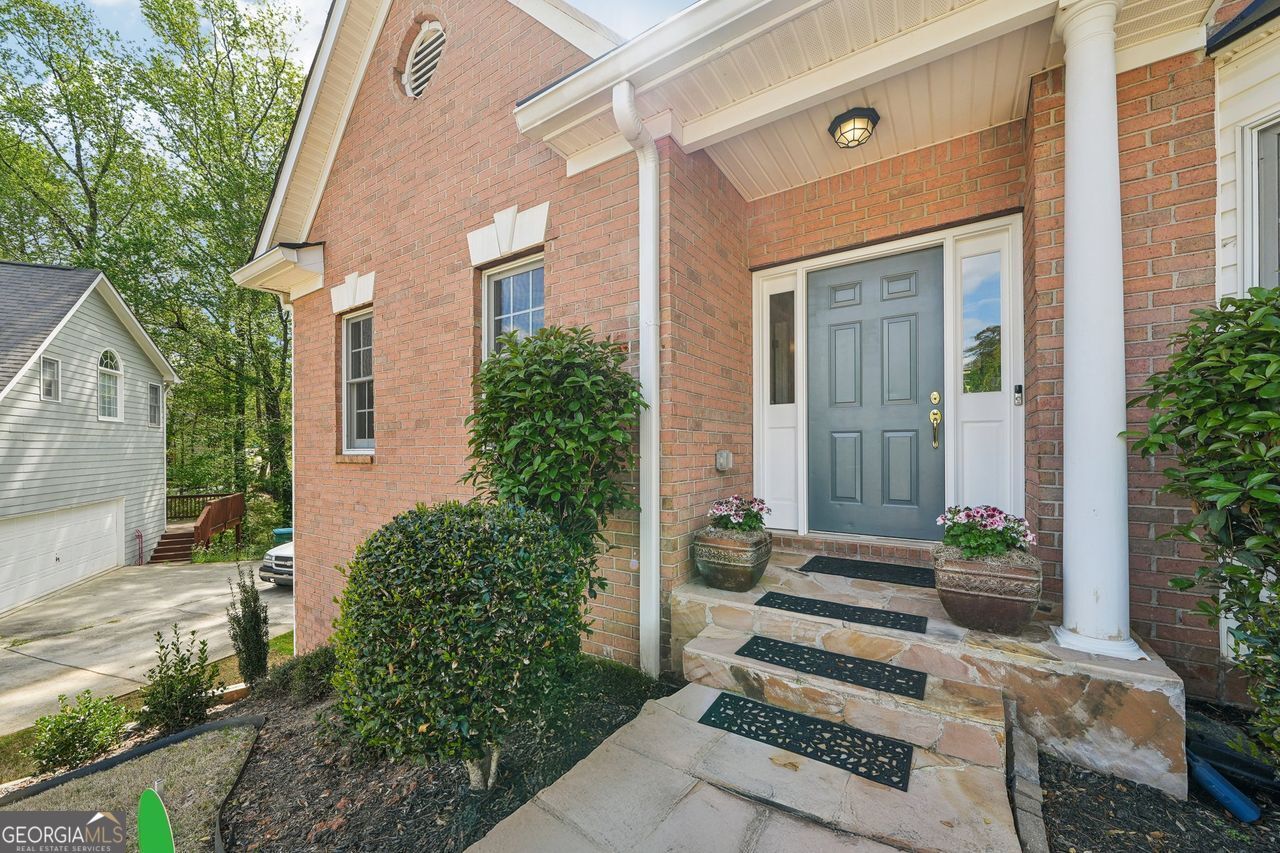 740 Trillium LN
