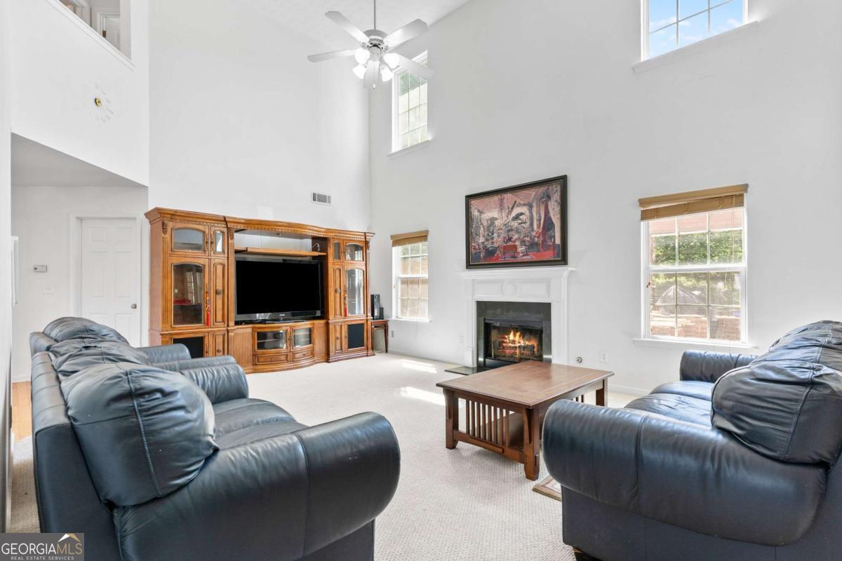 665 Roxford LN