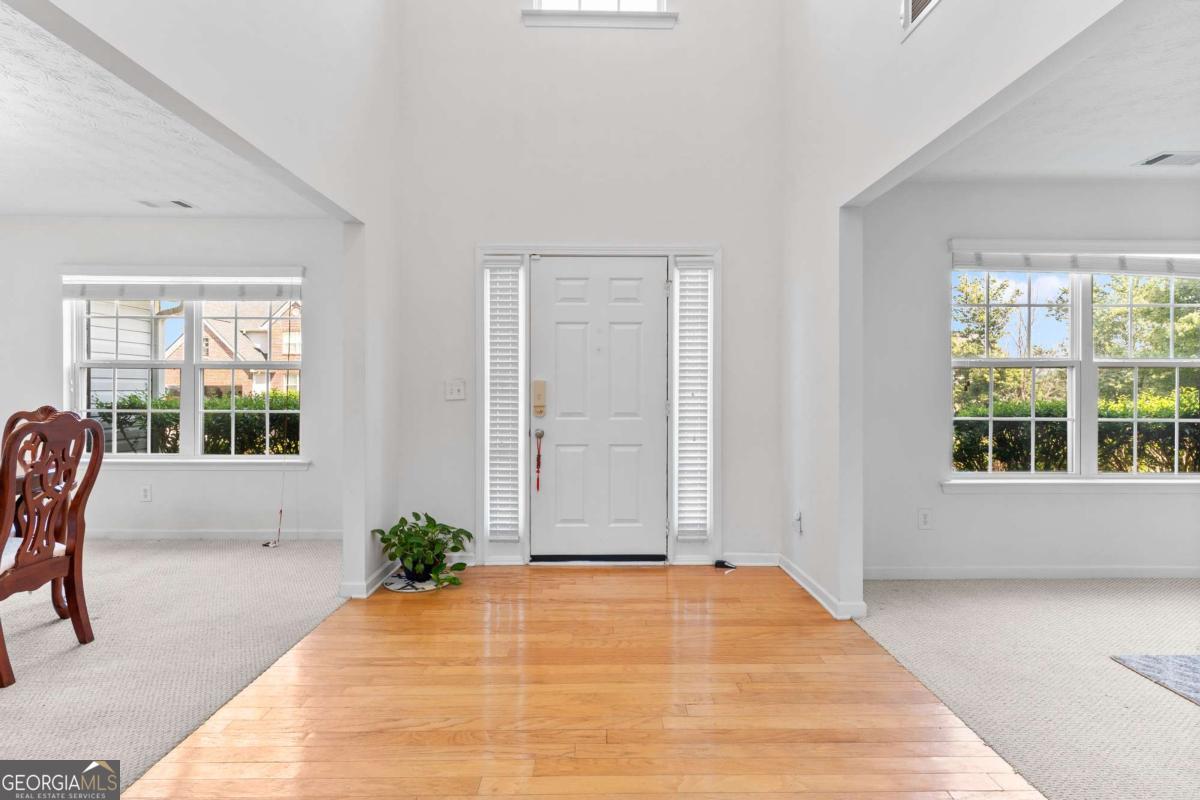 665 Roxford LN