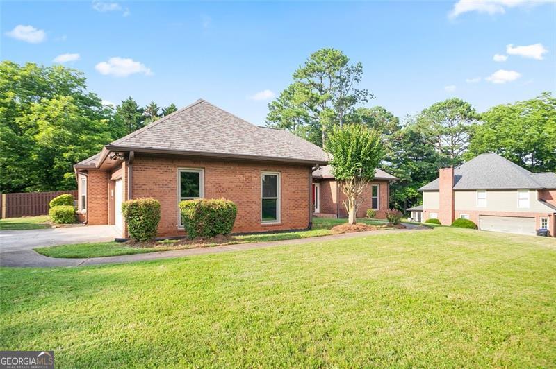 300 SADDLE CREEK LN