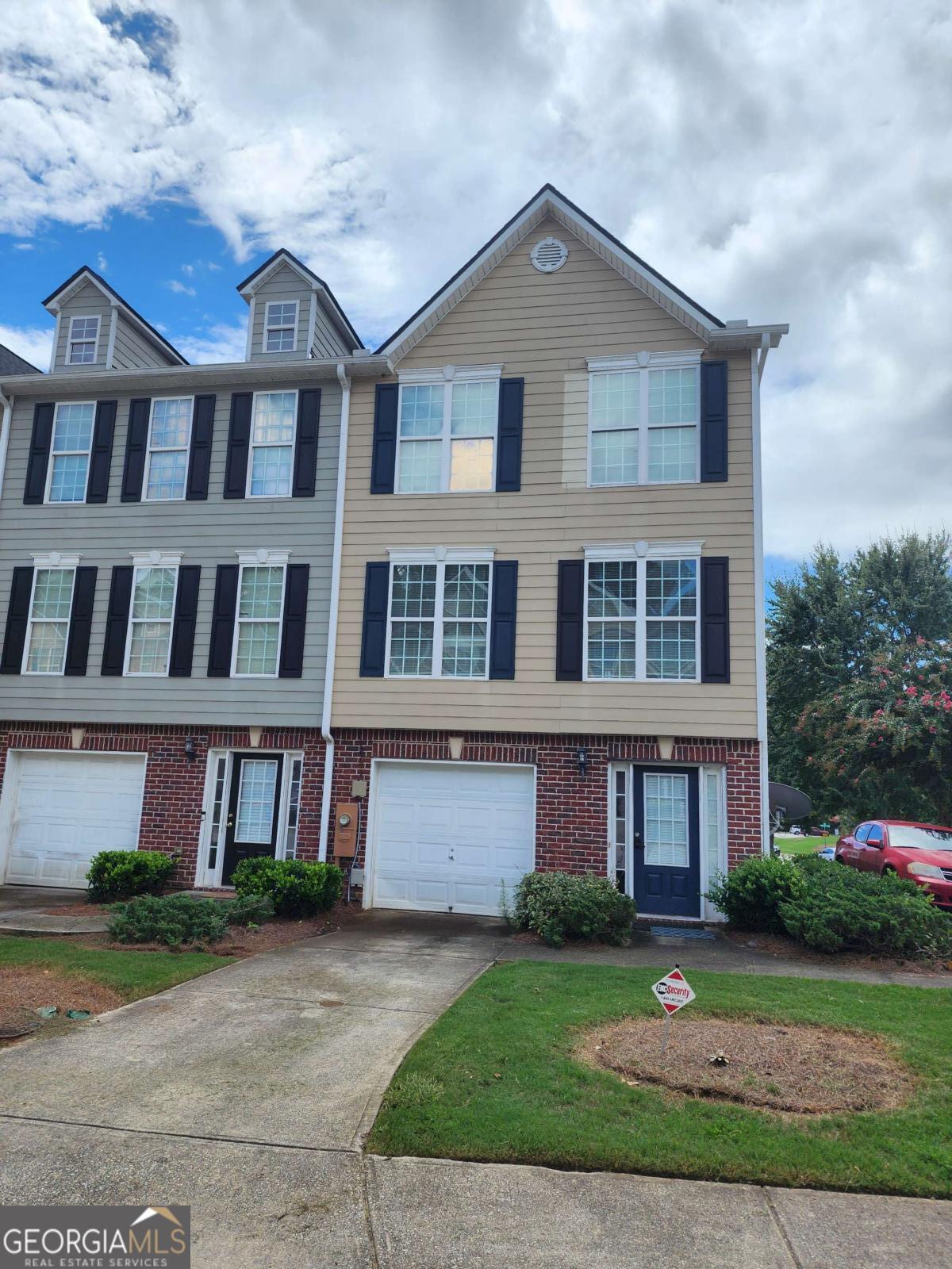 End Unit Townhouse is ready for a new owner! Great opportunity for the first time homebuyer, and/or investor. This townhome has all the essentials and is ready for a new owner. Move in ready, it includes a very spacious eat in kitchen and dining area with lvp flooring, along with a spacious family room and even a den/bonus room on the main floor. Each bedroom is the size of any large primary and features en-suites with soaking tubs in each bathroom. There is also a powder room on the main level as well as a garage and storage closets throughout. Come take a look an make an offer today! The HOA covers ALL of the exterior maintenance, lawn and roofing! Lets get you into your new house!