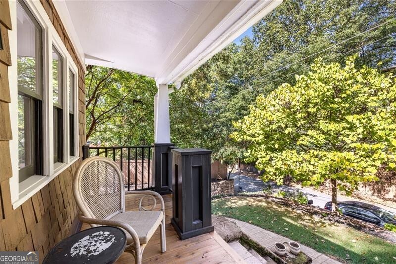 989 Amsterdam AVE NE