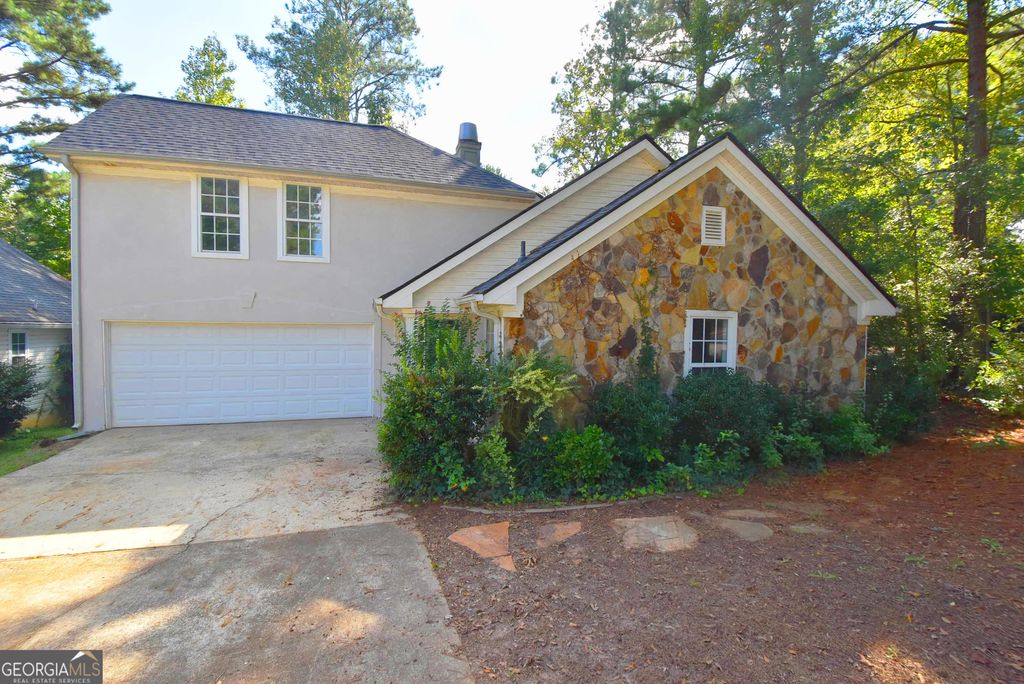 Photo of 700 S Fairfield Drive, Peachtree City, GA 30269 (MLS # 10728156)