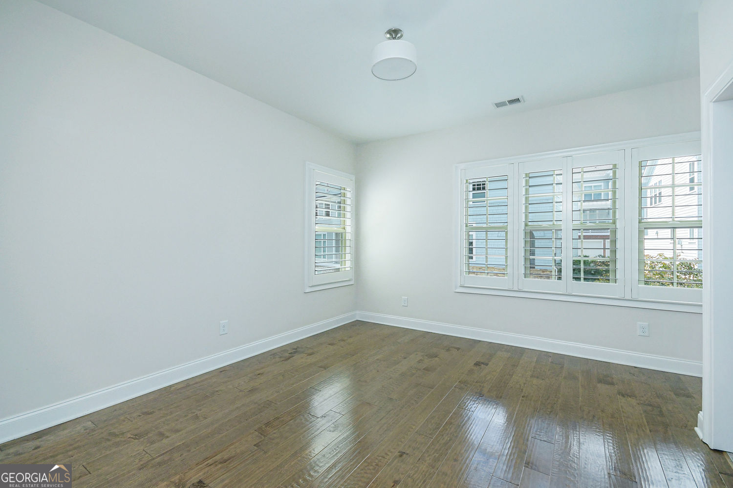 Sandy Springs, Georgia 30328, United States, 5 Bedrooms Bedrooms, ,4 BathroomsBathrooms,Residential,Active,190881