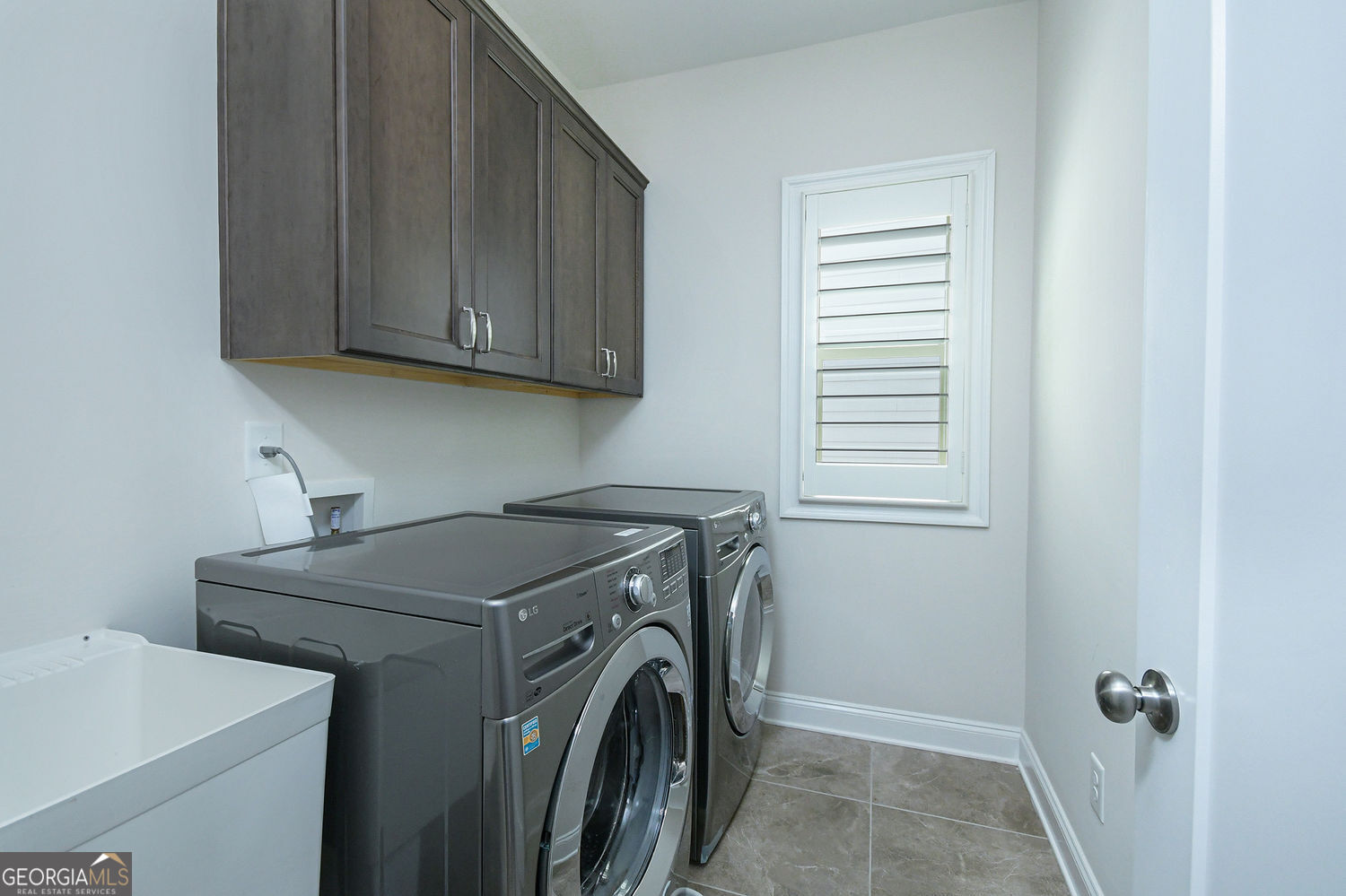 Sandy Springs, Georgia 30328, United States, 5 Bedrooms Bedrooms, ,4 BathroomsBathrooms,Residential,Active,190881