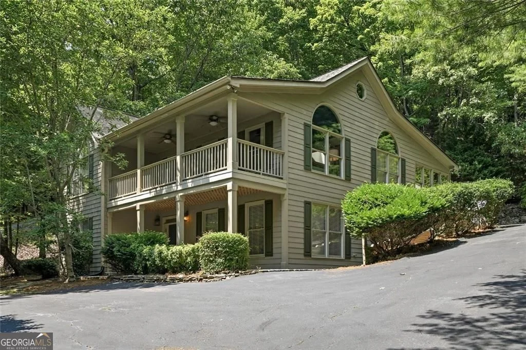 1121 Woodland Trace