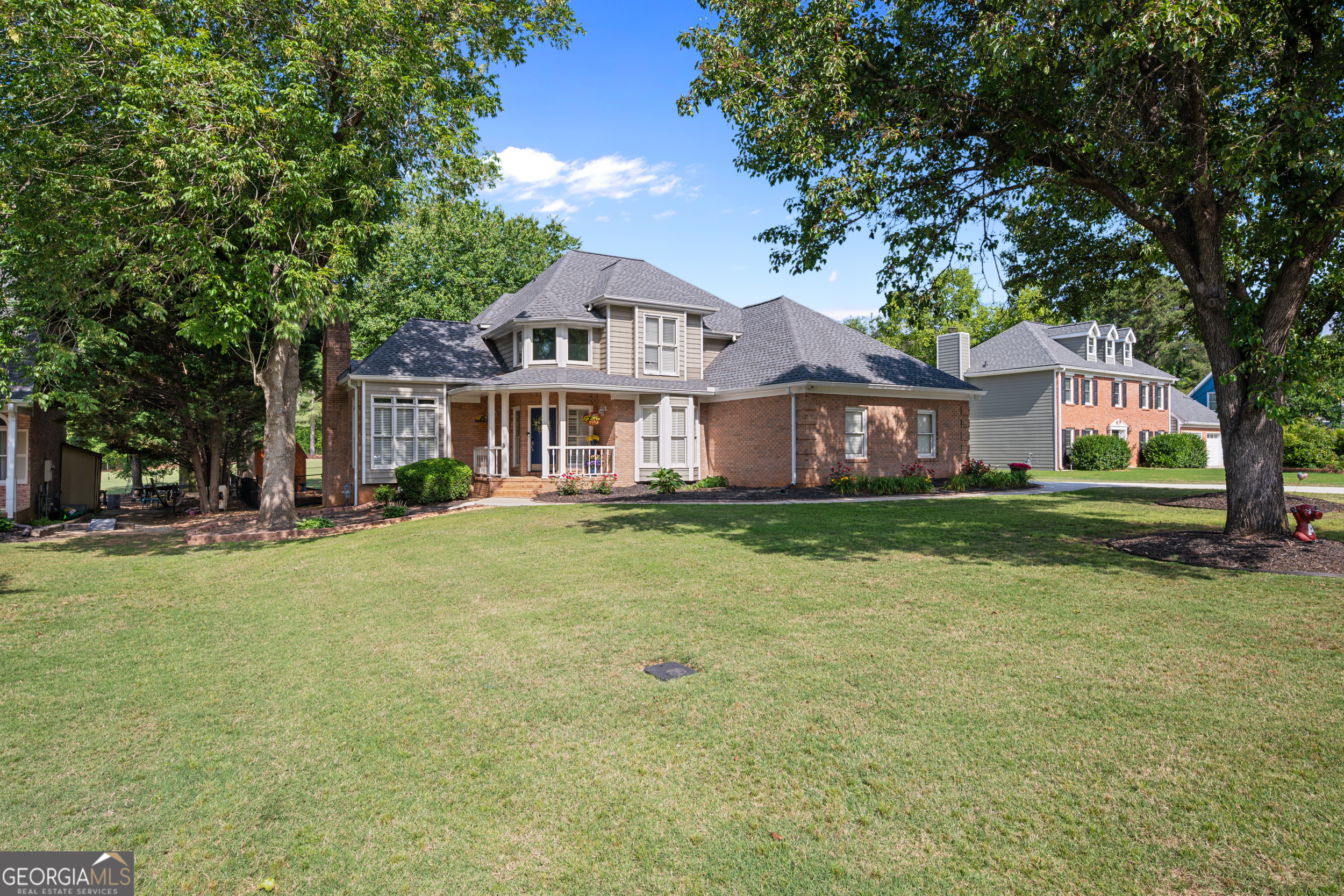 656 Clubland CIR SE