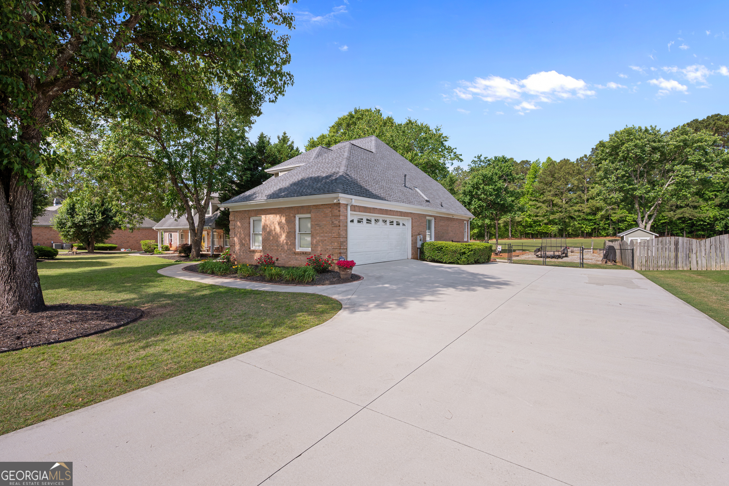 656 Clubland CIR SE