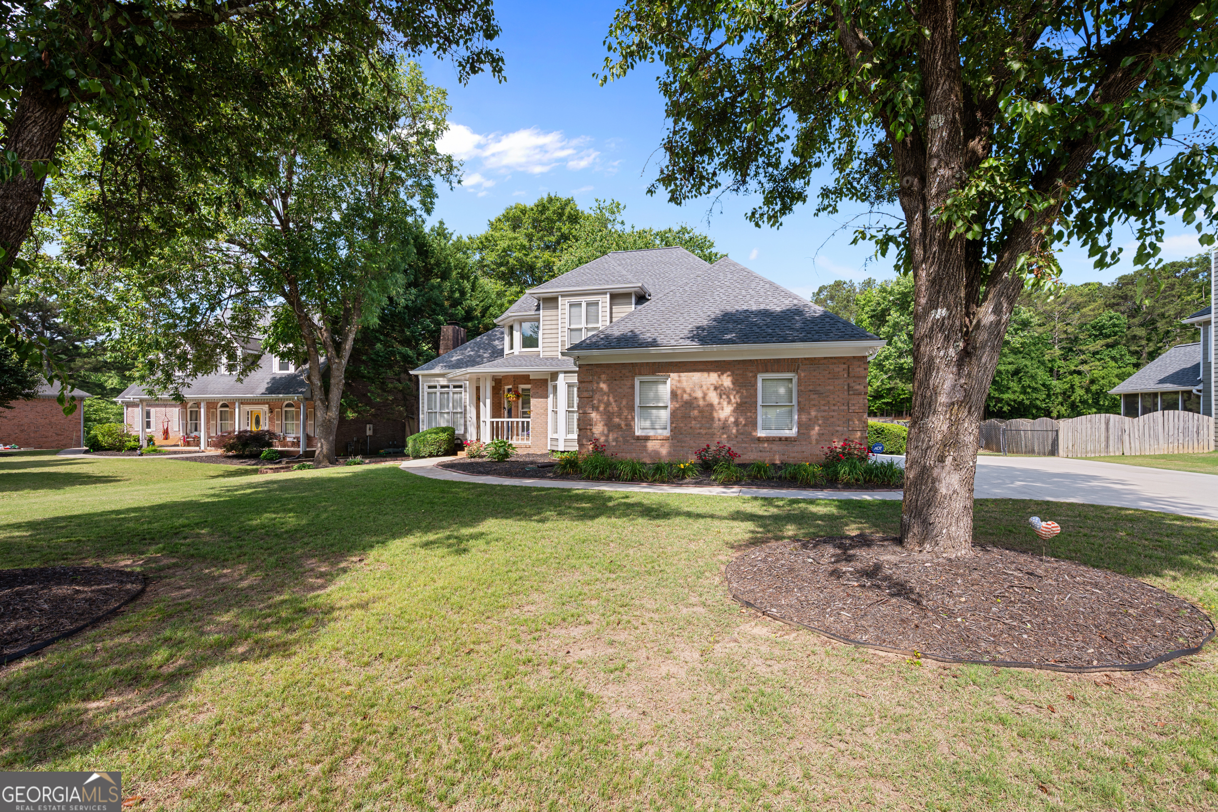656 Clubland CIR SE