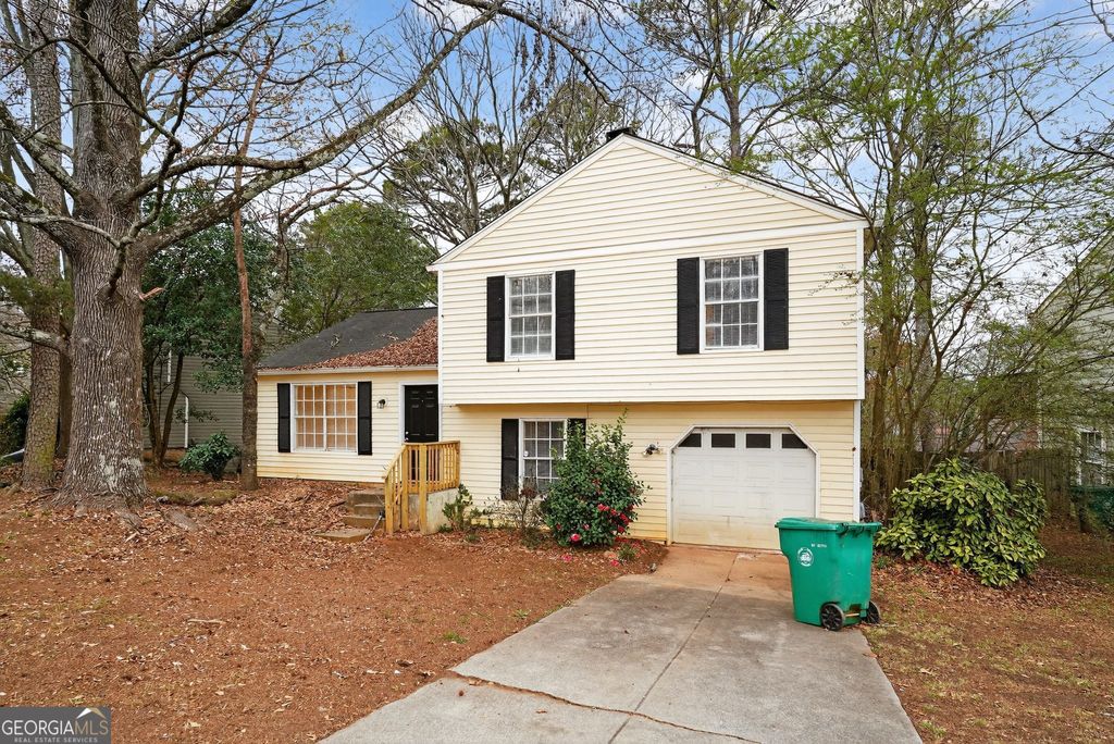 Photo of 4616 Garden Hills Drive, Stone Mountain, GA 30083 (MLS # 10676105)