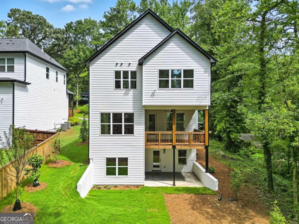 Photo of 1664 Crestridge Drive SE, Marietta, GA 30067 (MLS # 10727991)