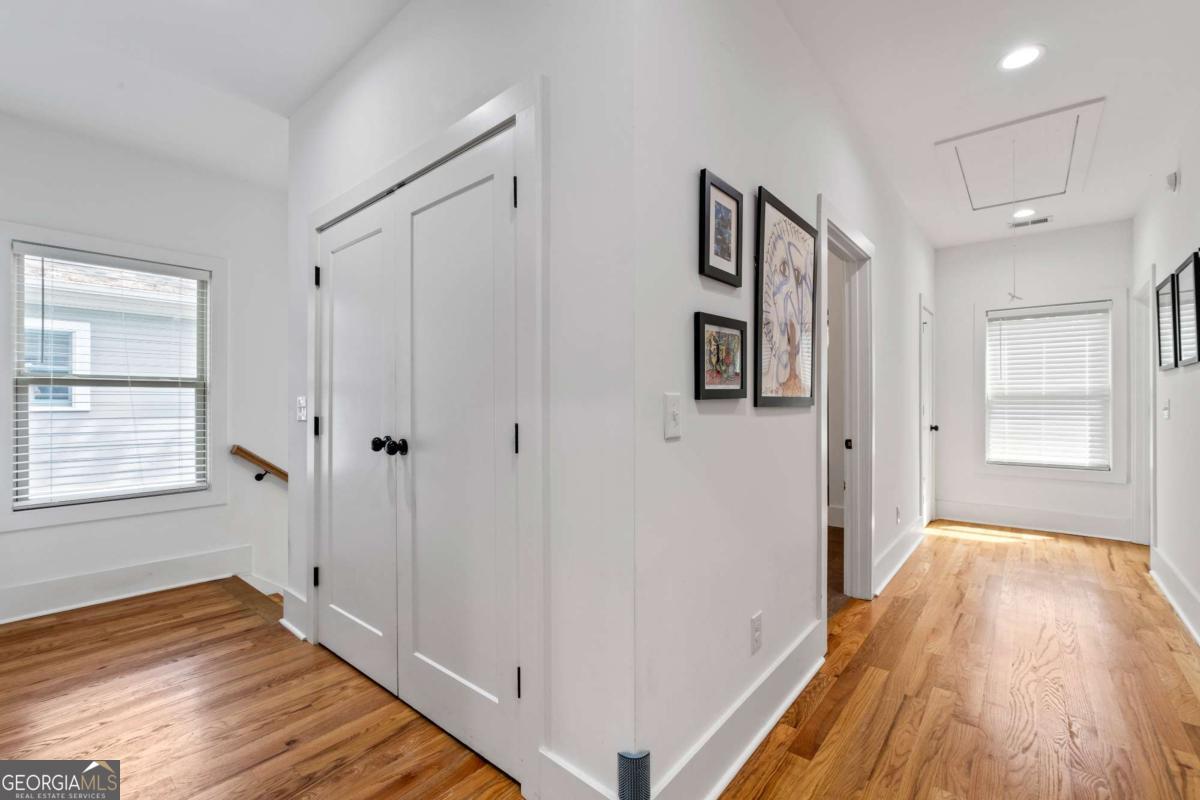 210 LOCUST ST NE