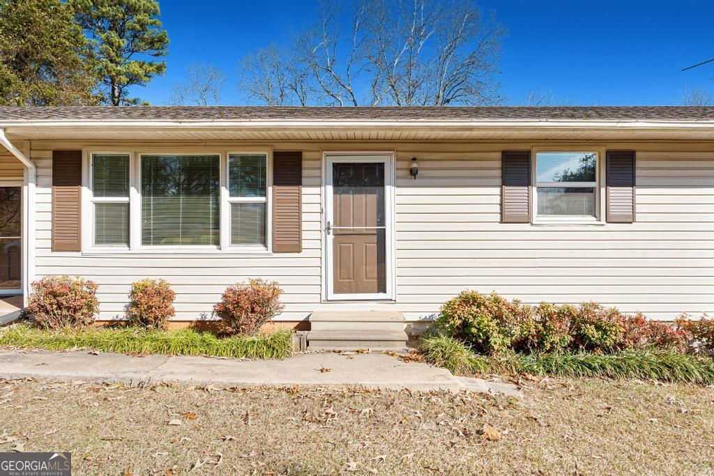 Photo of 451 Defoor Rd, Toccoa, GA 30577 (MLS # 10657400)