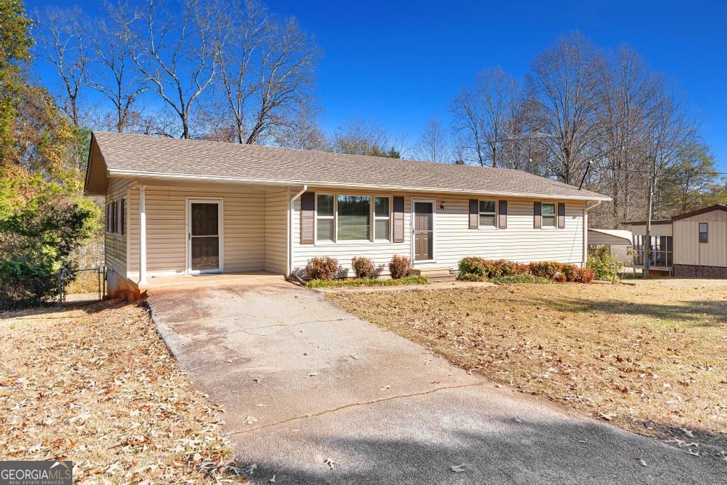 Photo of 451 Defoor Rd, Toccoa, GA 30577 (MLS # 10657400)