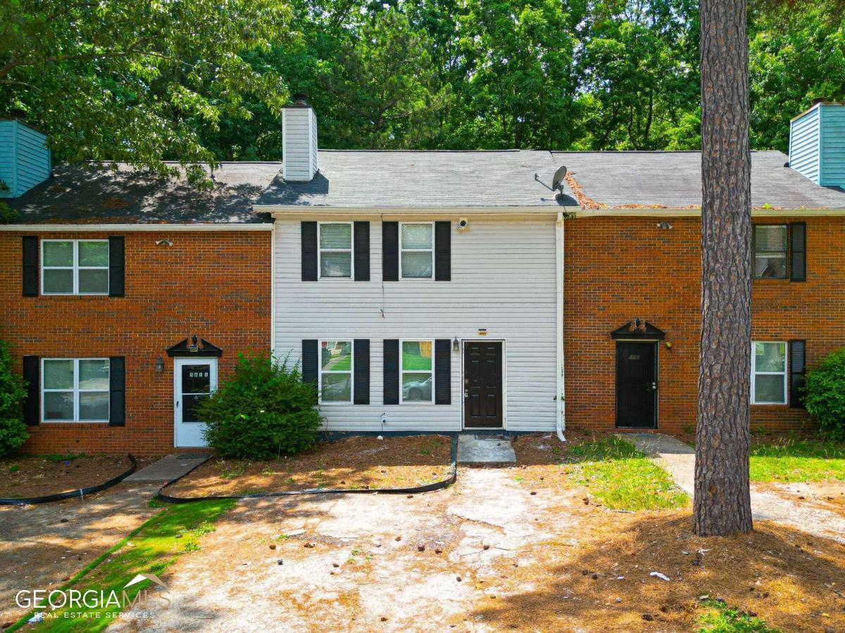 ADDITIONAL PHOTOS COMING SOON! Welcome to your stunning new townhome located just minutes from the world-renowned Hartsfield-Jackson Airport! This renovated 2 bed, 3 bath property features a brand new kitchen, new appliances and beautiful countertops, as well as fresh paint and new flooring throughout. The open floor plan is perfect for entertaining, while the bedrooms offer plush carpeting and ample closet space. With easy access to major highways, you'll be able to explore all that Atlanta has to offer with ease. Don't miss out on this opportunity to own a beautiful townhome in an unbeatable location - schedule a showing today!