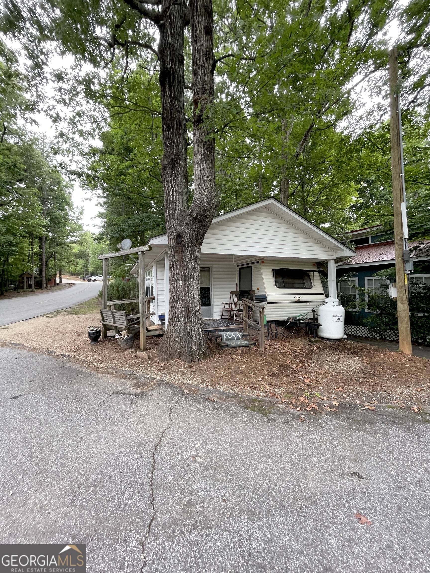 841 Mountain Shadows DR