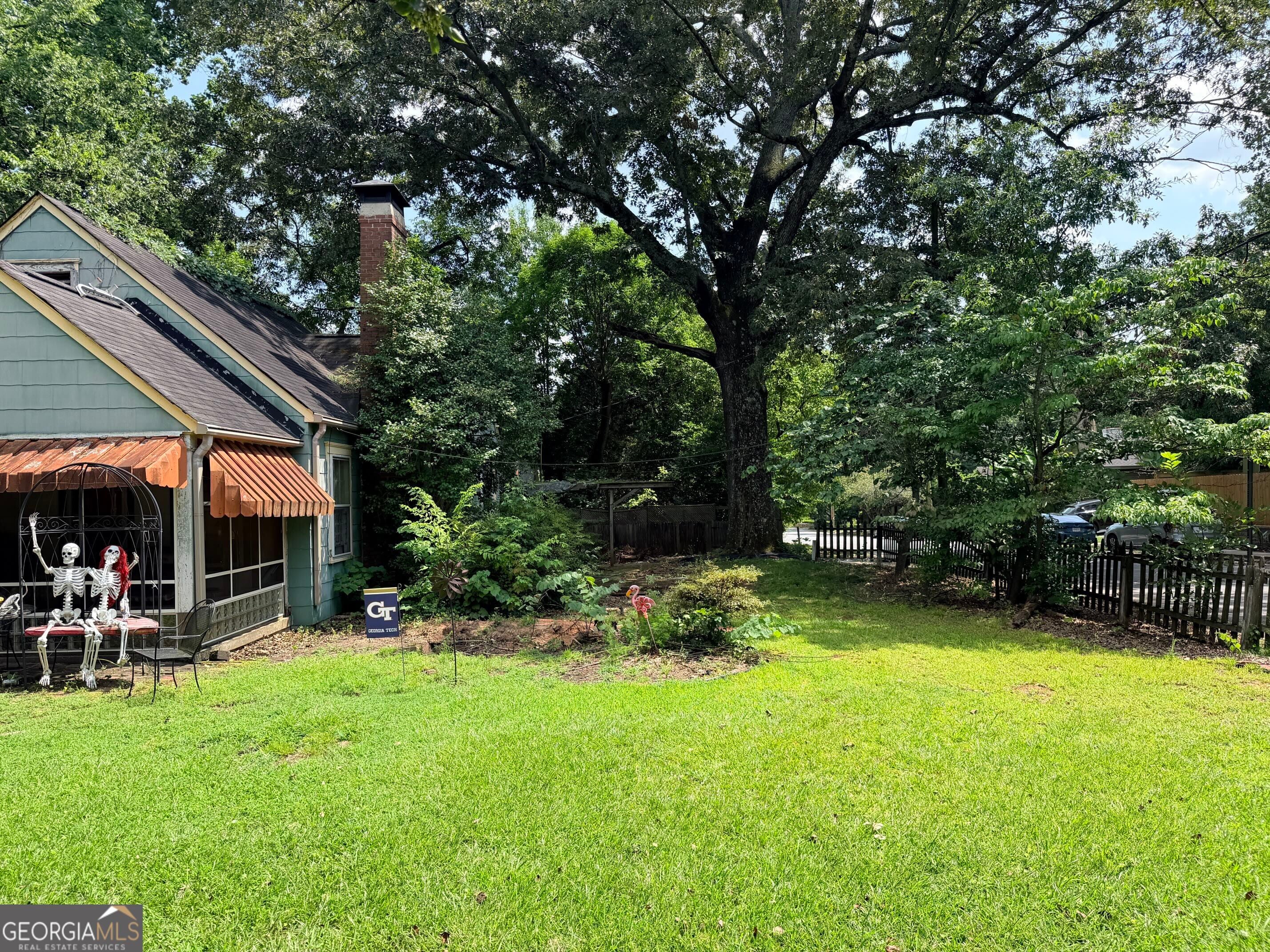 507 E Lake DR