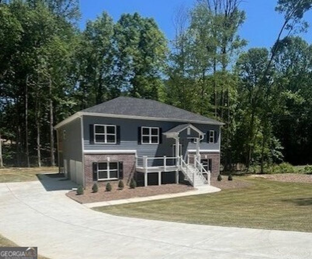 Photo of 170 Pleasant Point Way, Fayetteville, GA 30214 (MLS # 10755941)