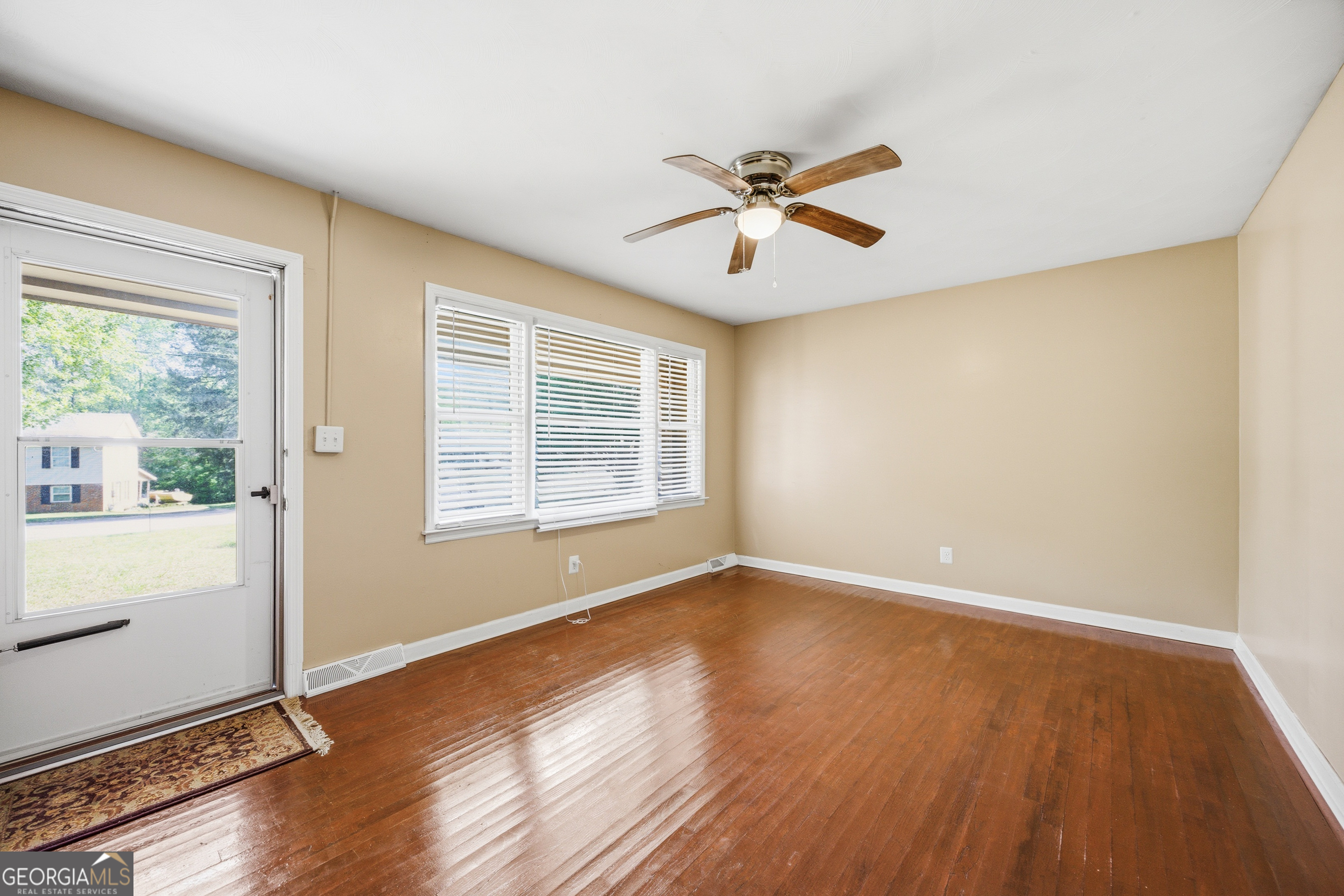 1585 Westminister DR