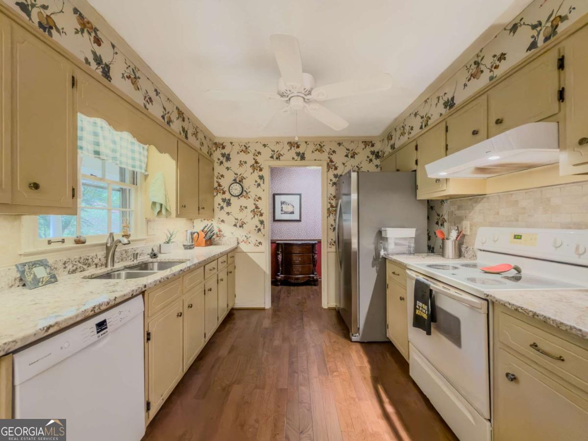 4377 Hardwood CIR SW