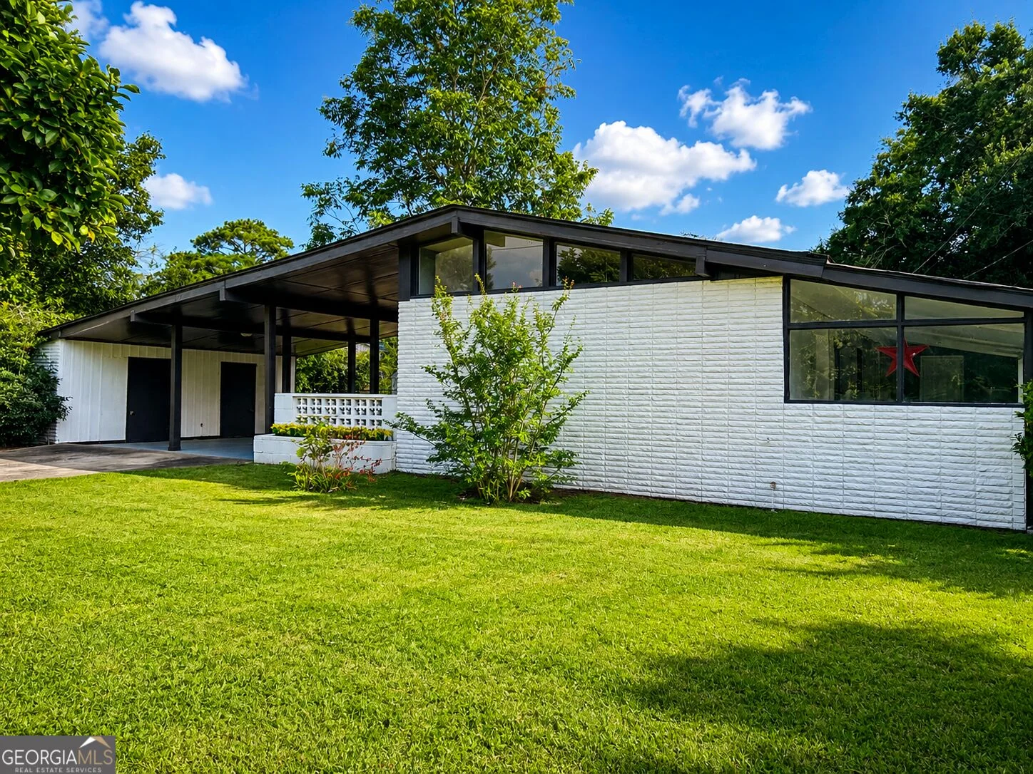 203 Pineview Drive