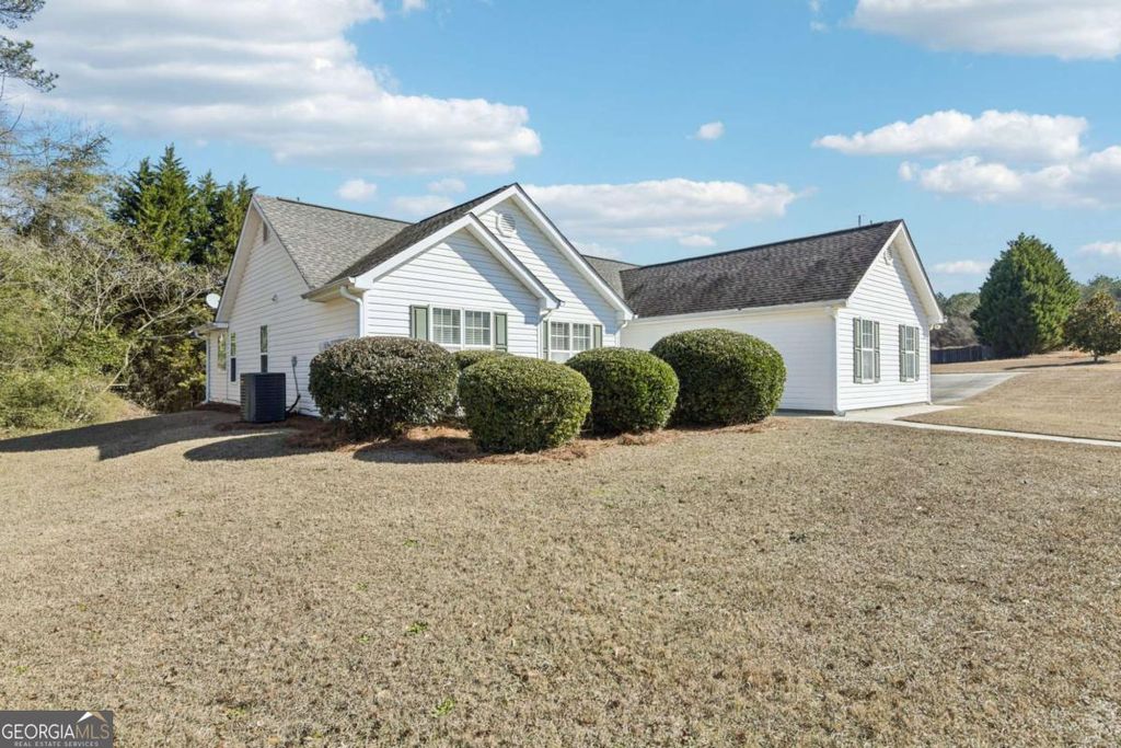 Photo of 7091 Greenridge Drive, Loganville, GA 30052 (MLS # 10681481)