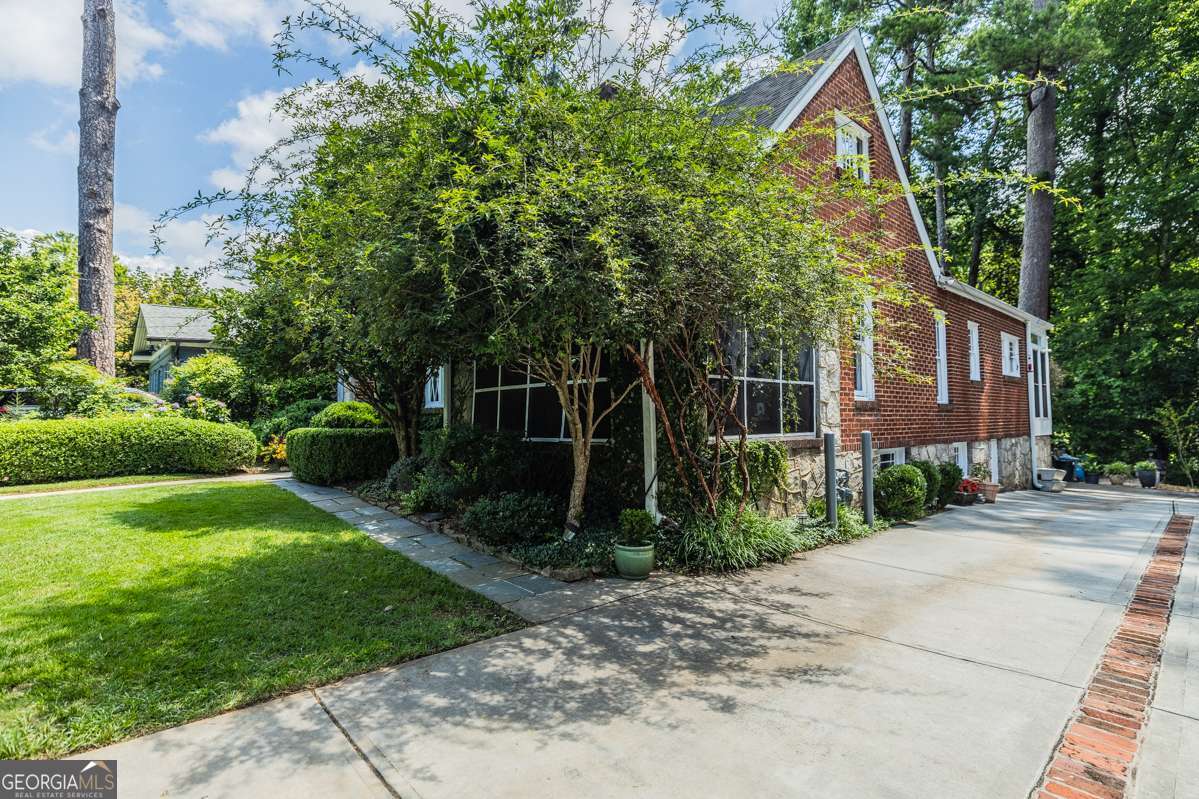 401 Emory DR NE