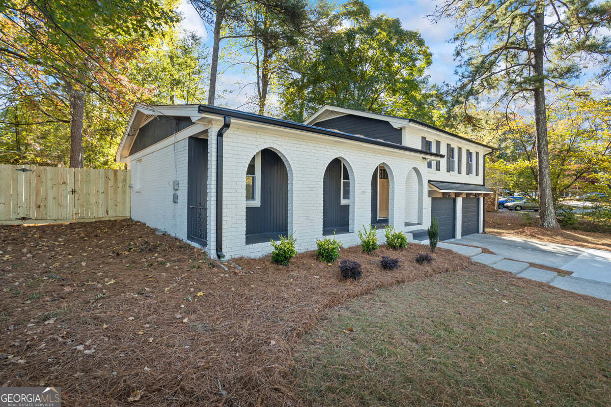 1001 Woodbridge WAY NE