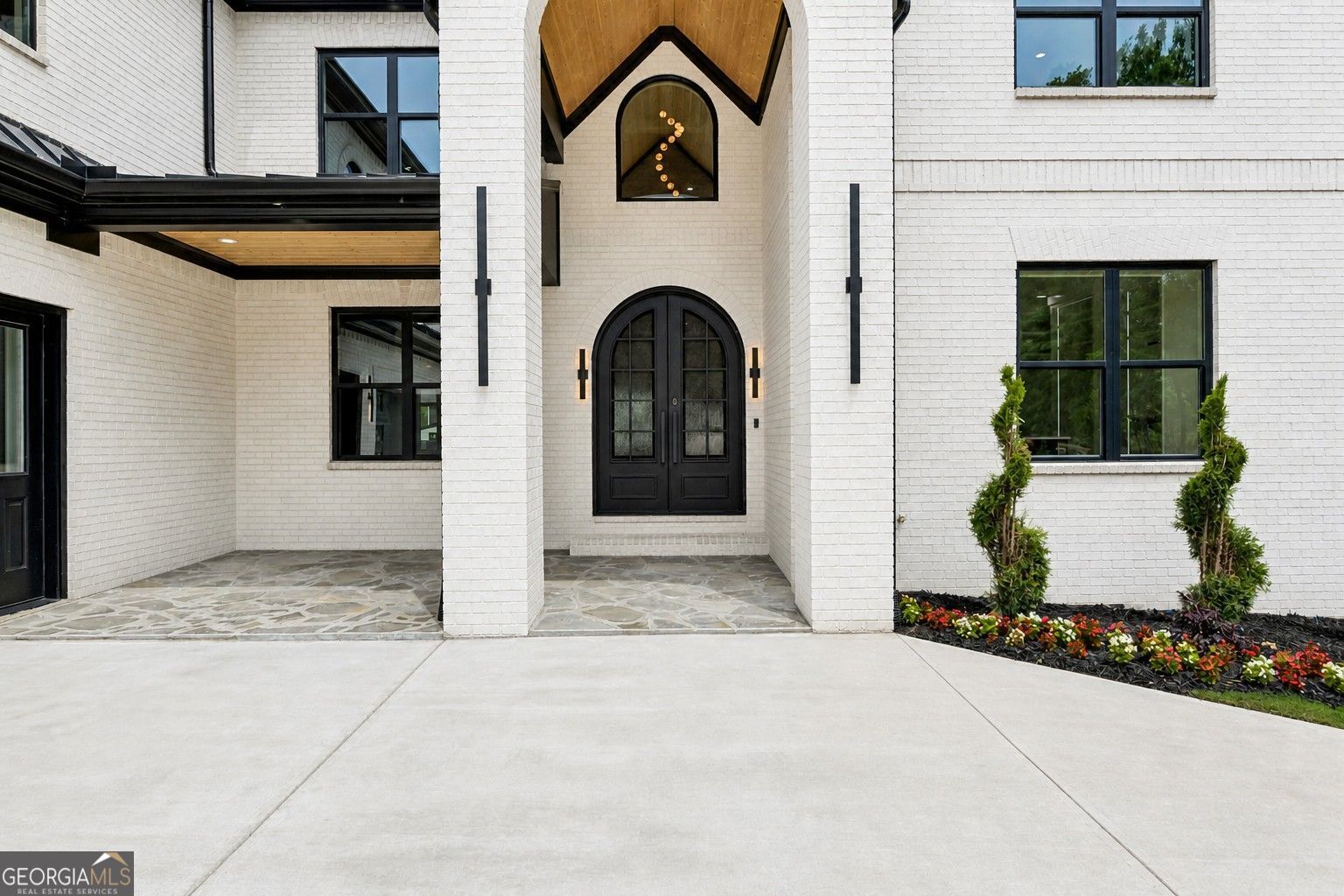 3213 Thompson Mill RD