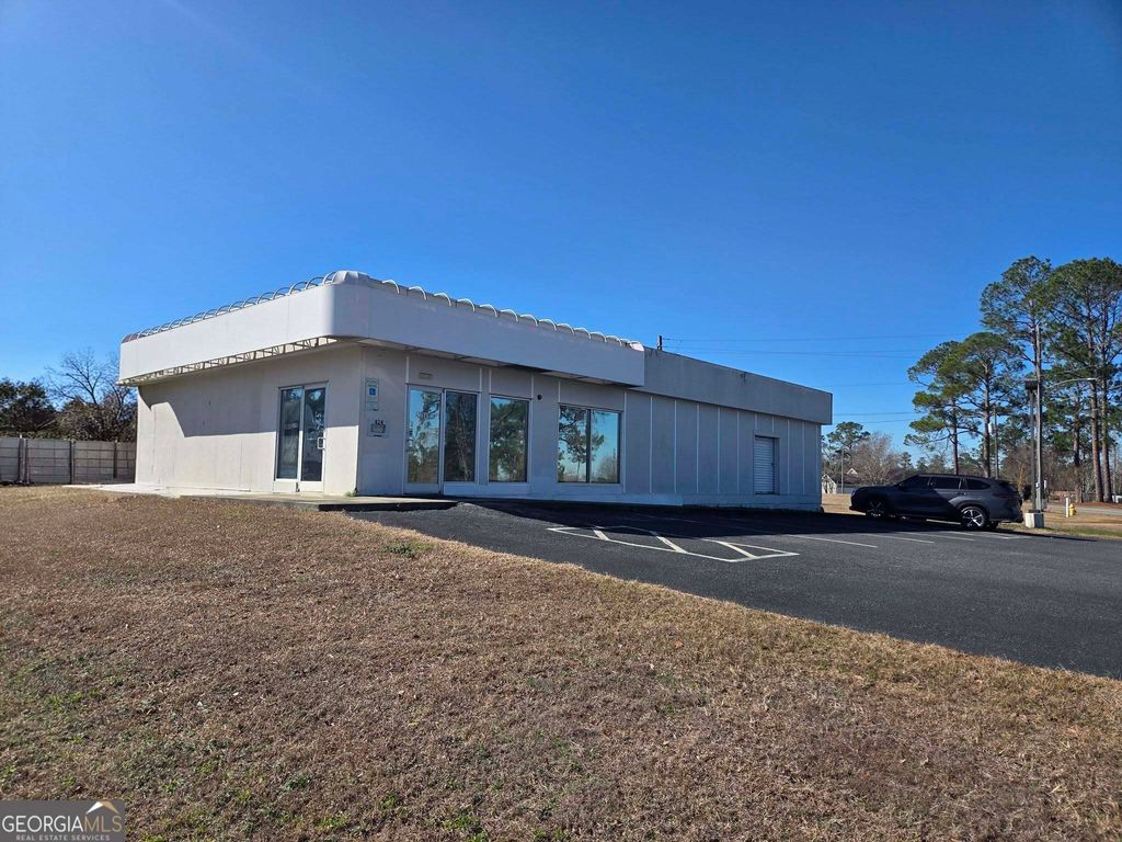 Photo of 424 S Victory Drive, Lyons, GA 30436 (MLS # 10733615)