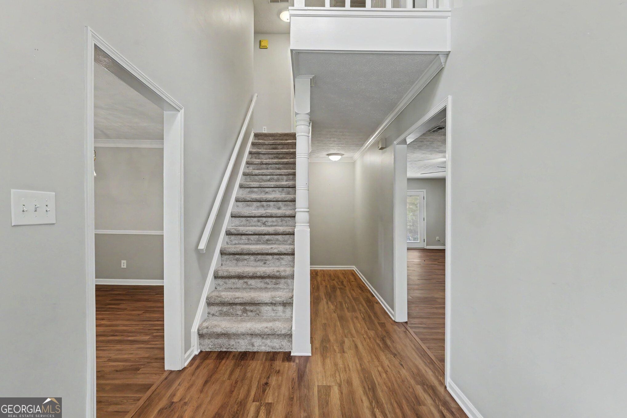 111 Edgewater WAY