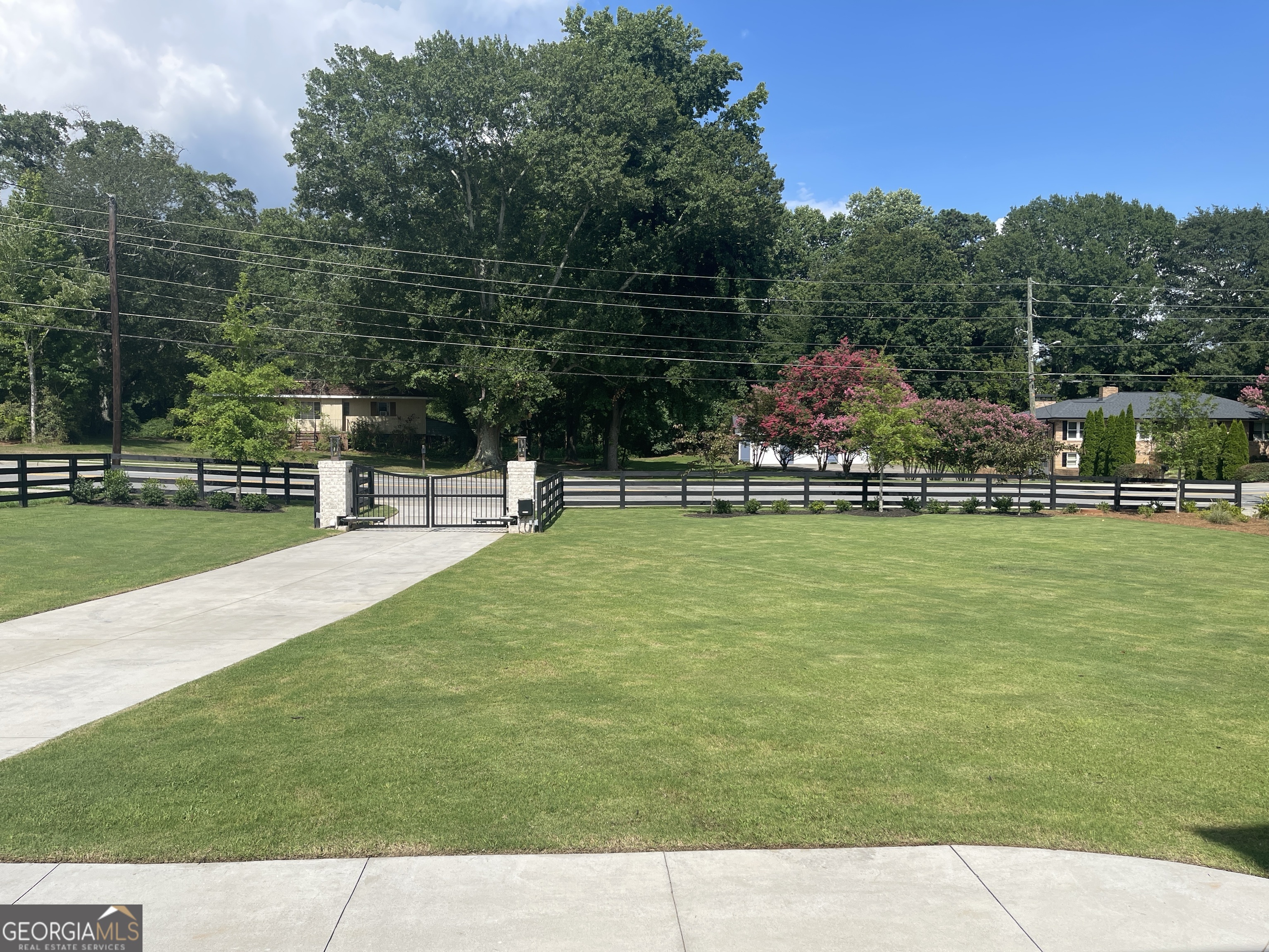 1645 Mayfield RD