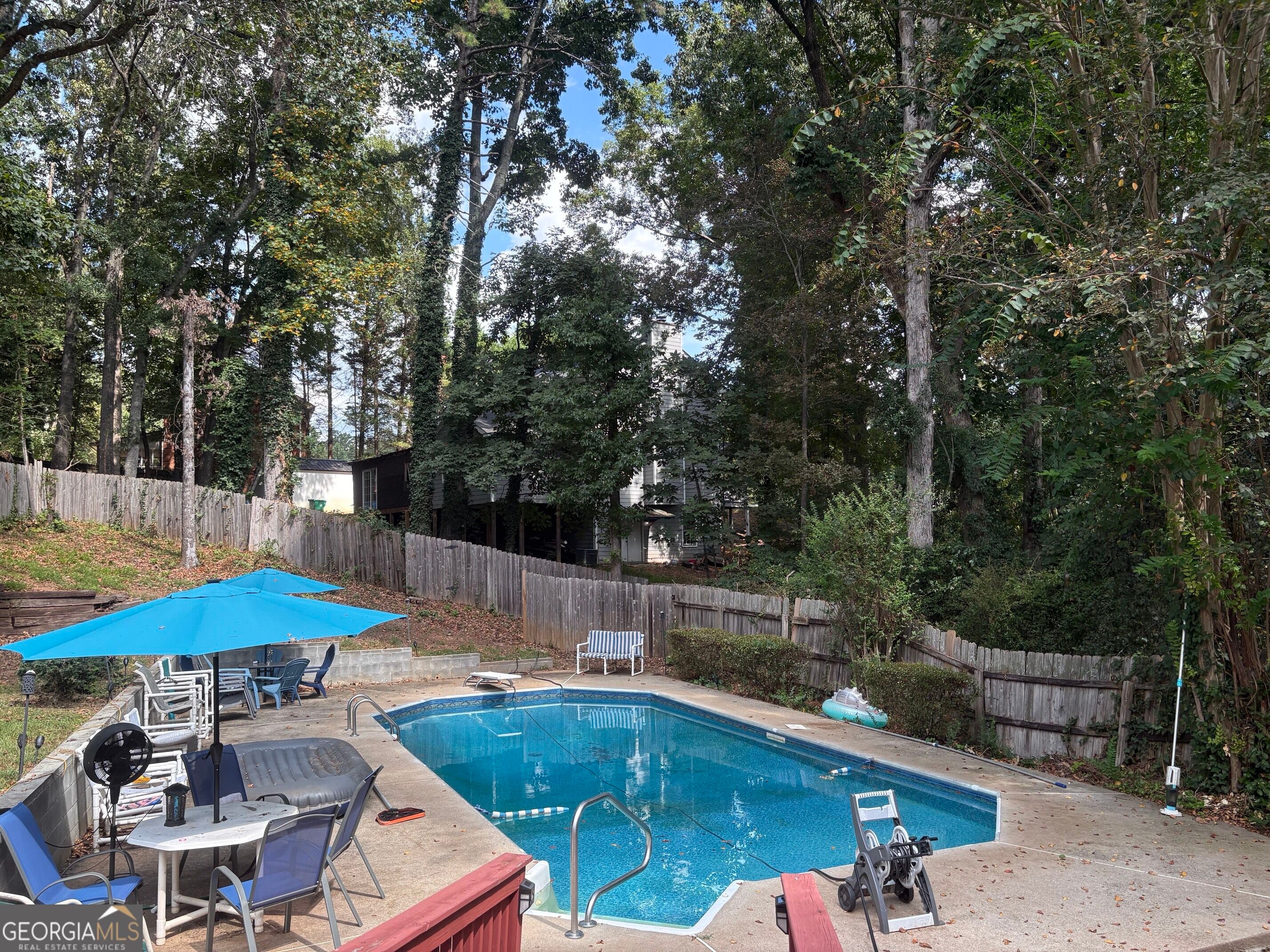 1068 Leslie PL