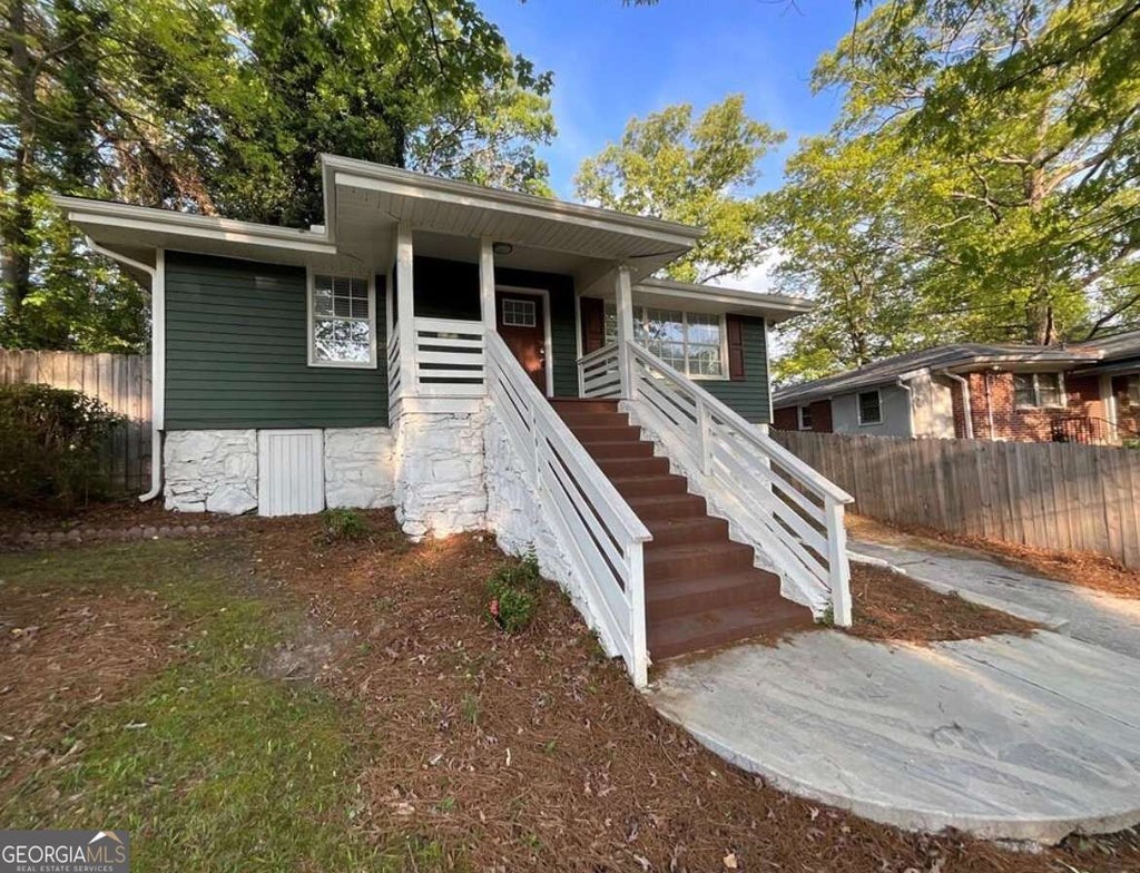 Photo of 136 Victor Circle NW, Atlanta, GA 30314 (MLS # 10869846)
